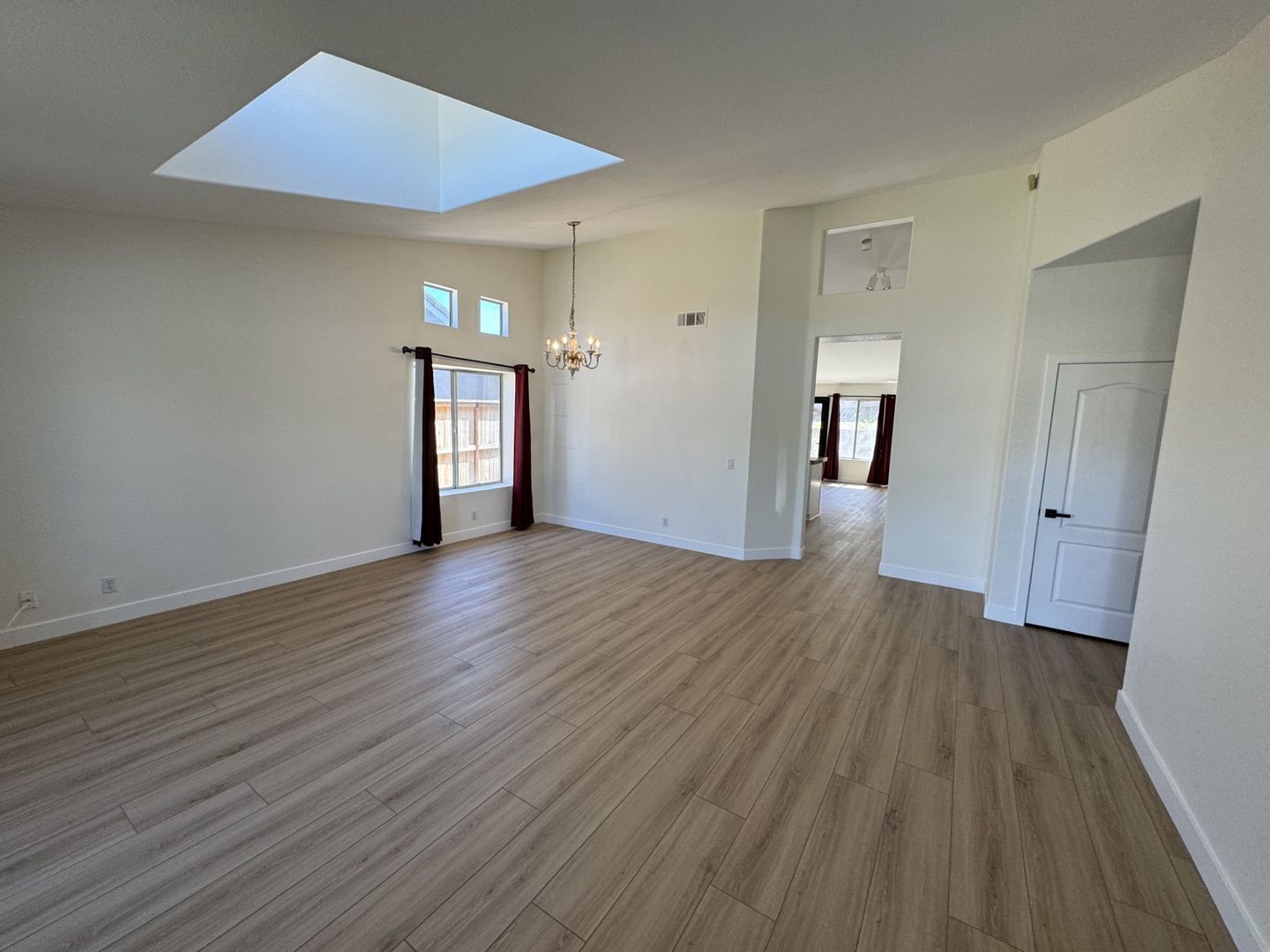 3 bed 2 bath Single story house in South Corona for lease property image