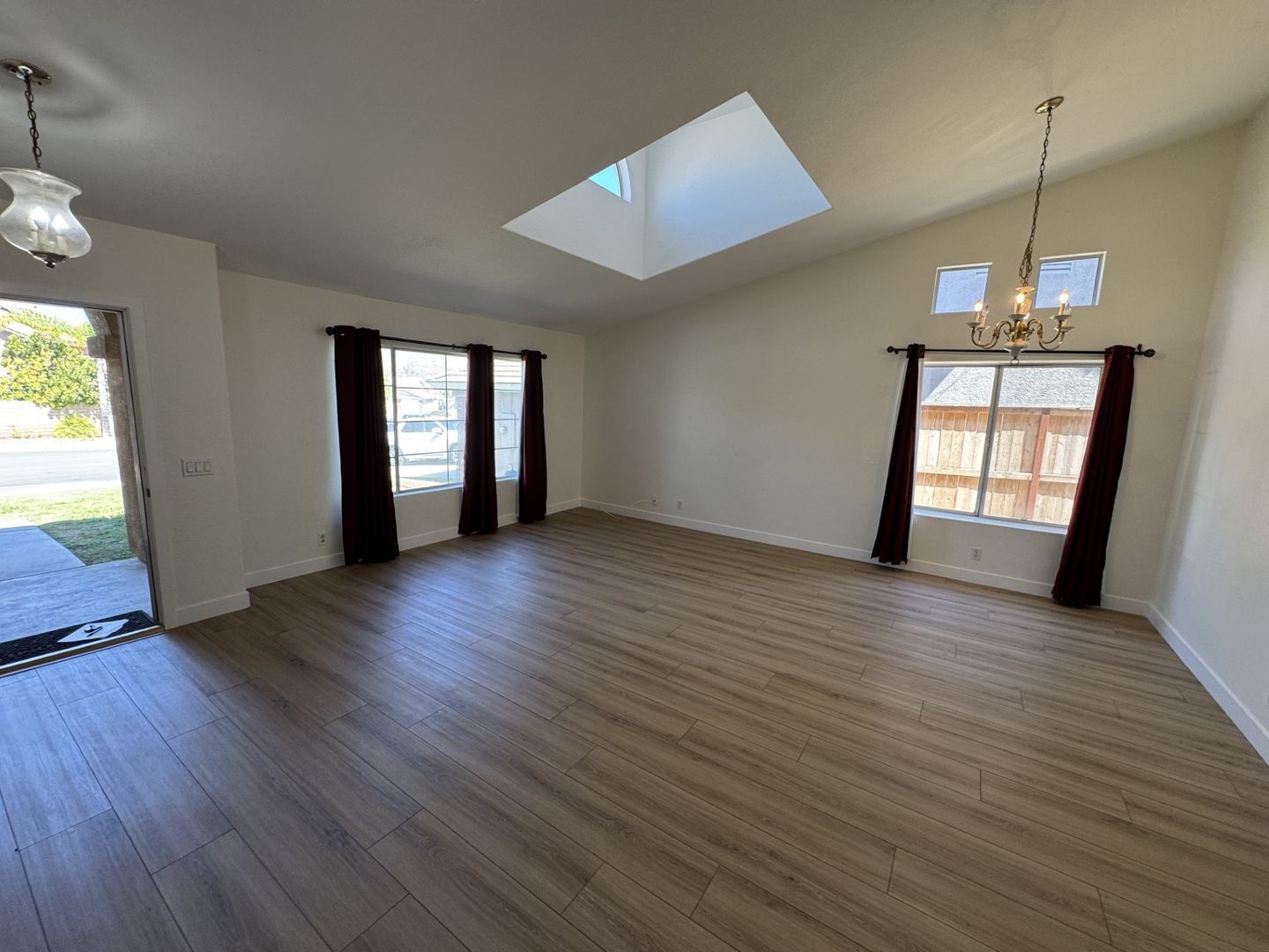 3 bed 2 bath Single story house in South Corona for lease property image