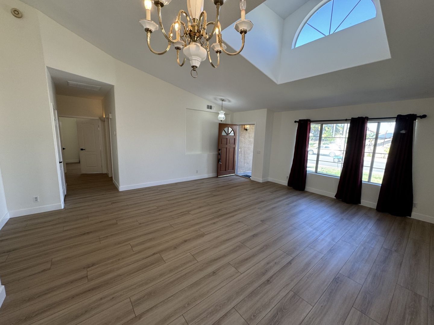 3 bed 2 bath Single story house in South Corona for lease property image