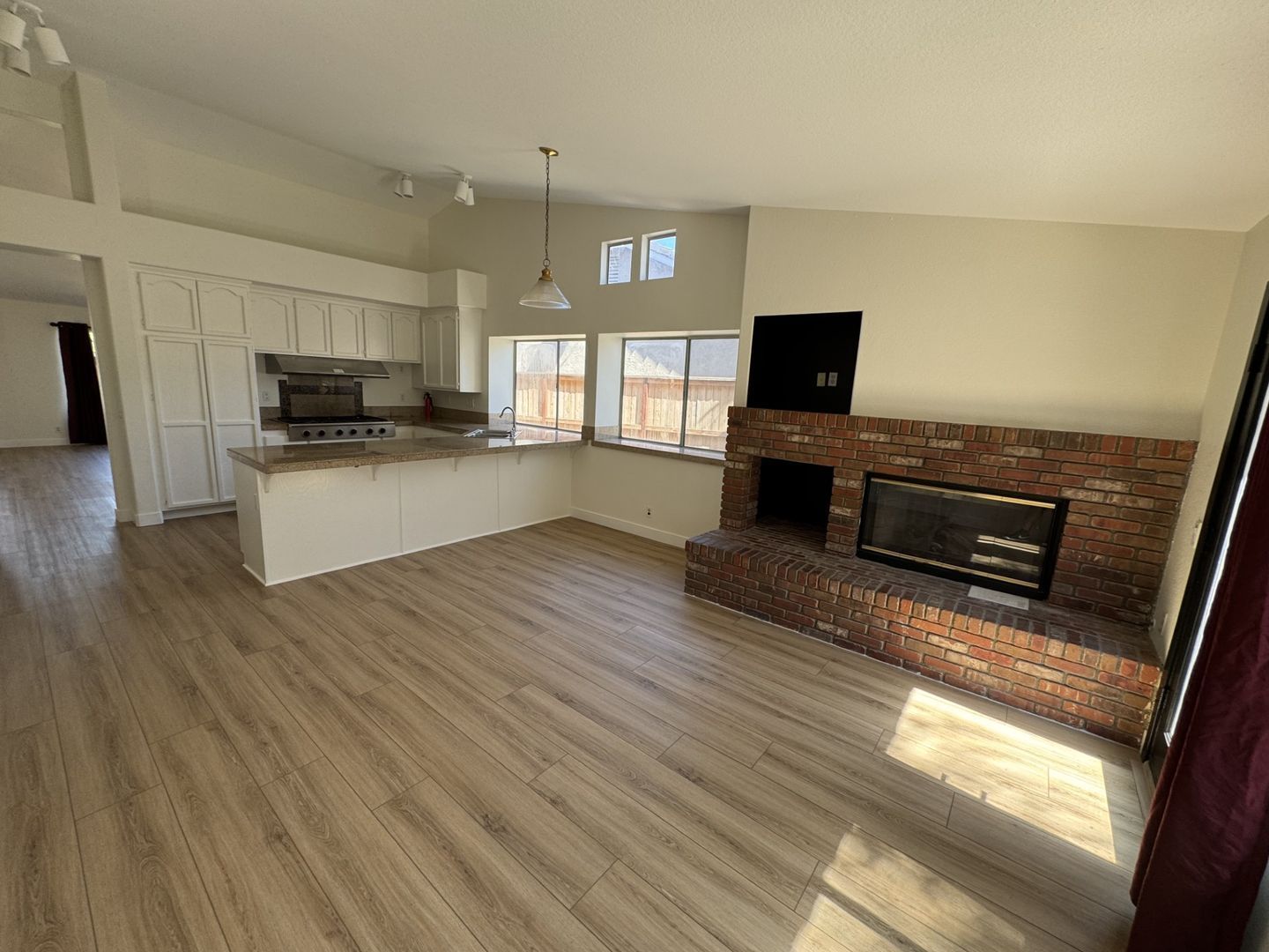 3 bed 2 bath Single story house in South Corona for lease property image