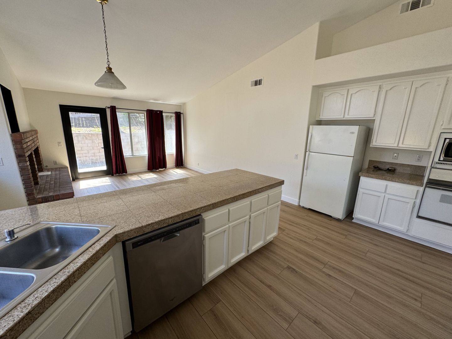 3 bed 2 bath Single story house in South Corona for lease property image