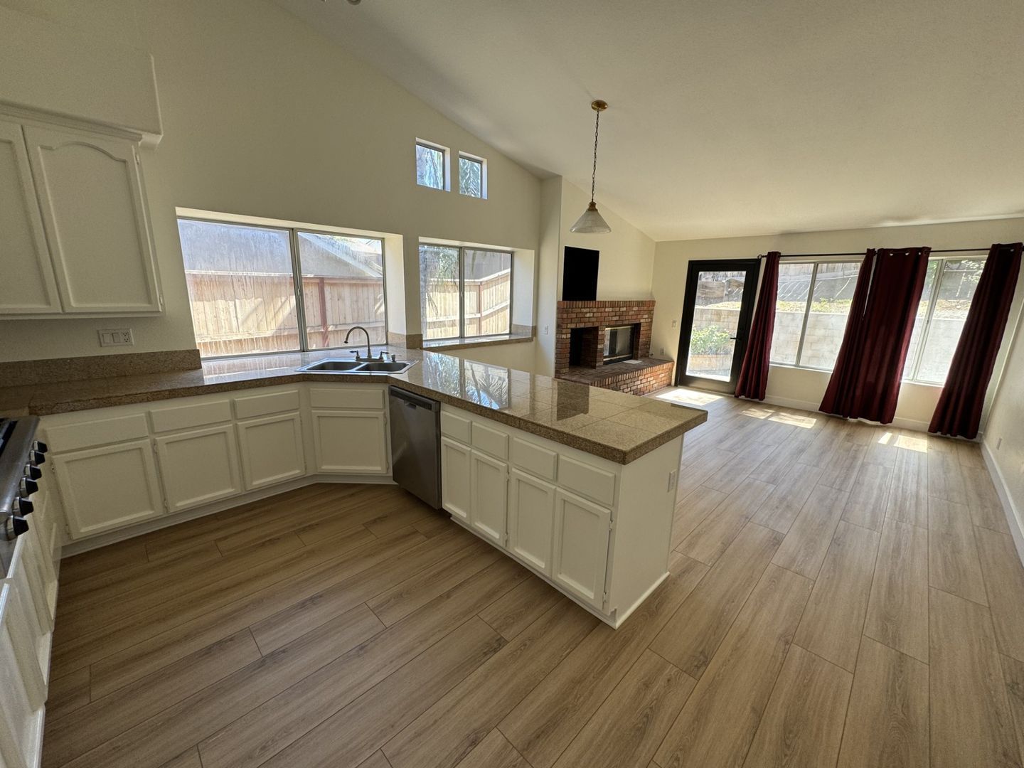 3 bed 2 bath Single story house in South Corona for lease property image