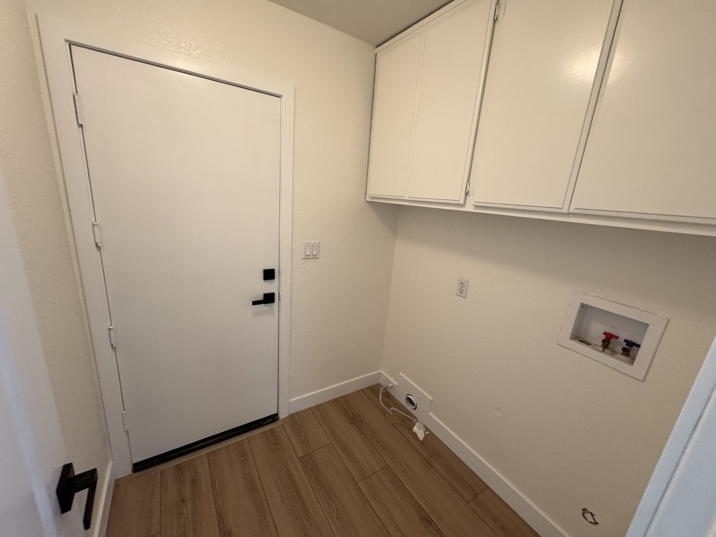 3 bed 2 bath Single story house in South Corona for lease property image