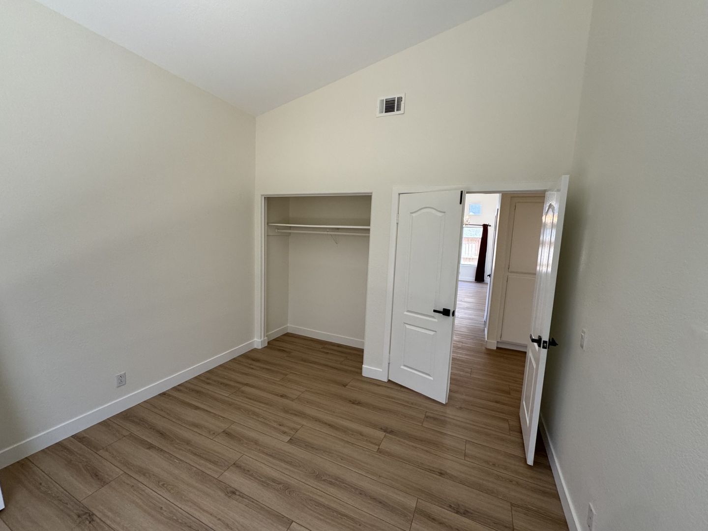 3 bed 2 bath Single story house in South Corona for lease property image