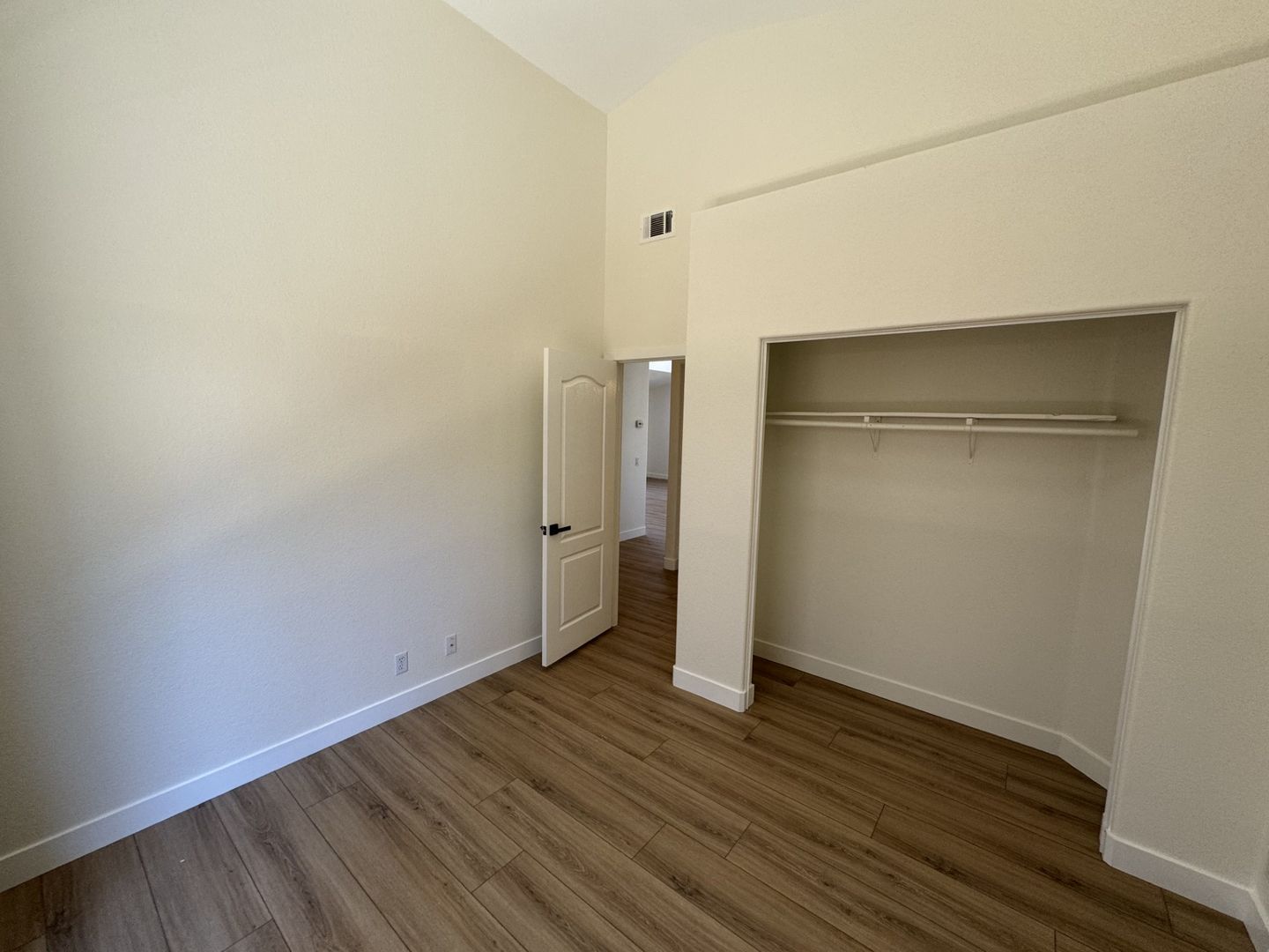 3 bed 2 bath Single story house in South Corona for lease property image