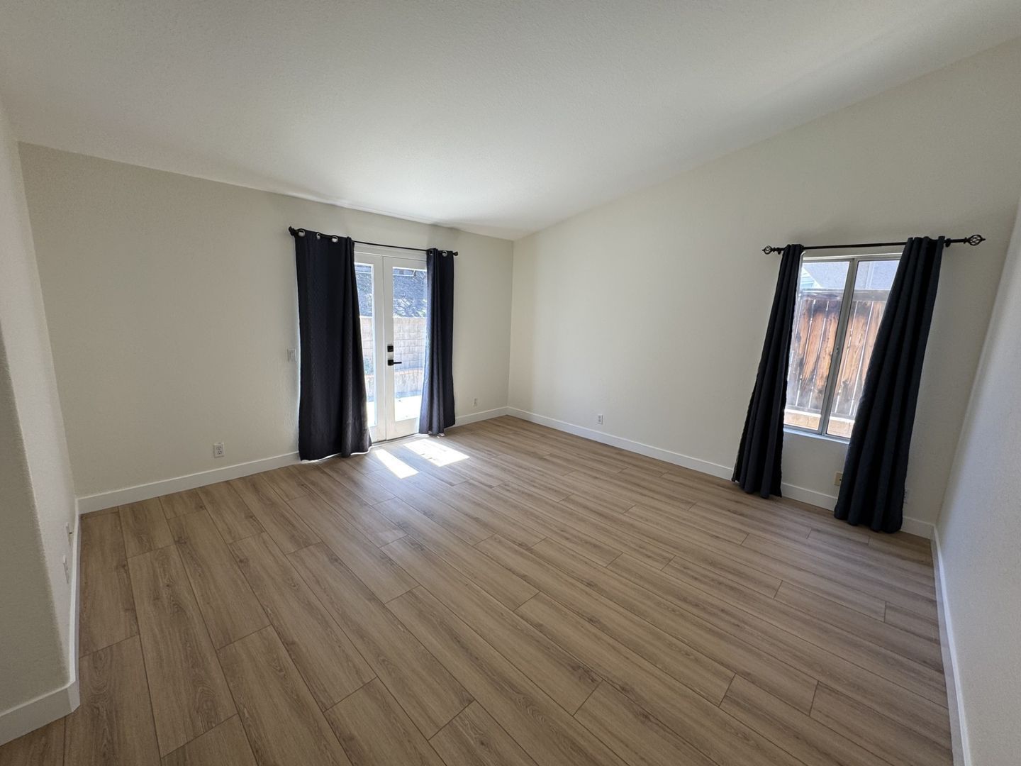 3 bed 2 bath Single story house in South Corona for lease property image