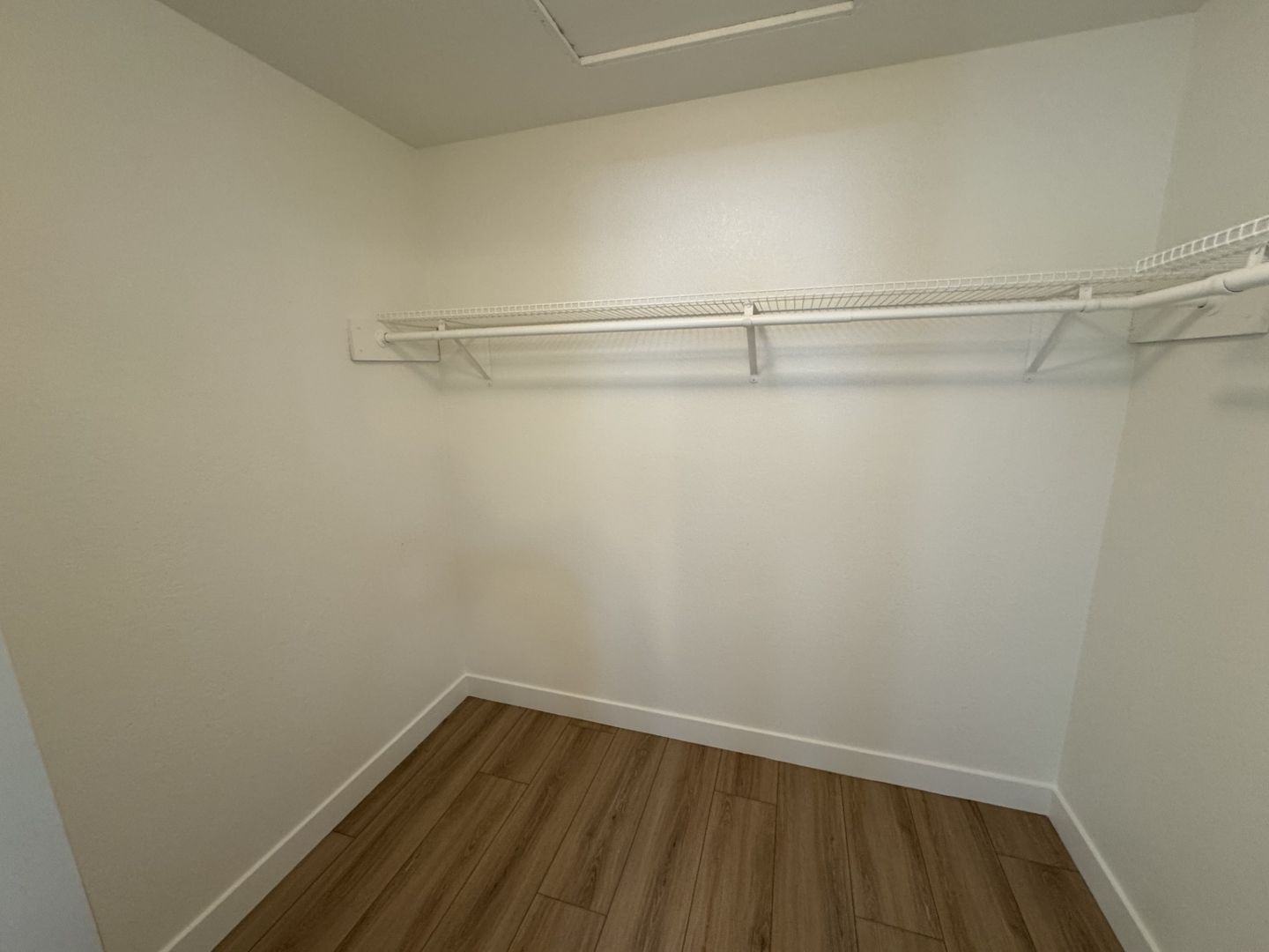 3 bed 2 bath Single story house in South Corona for lease property image