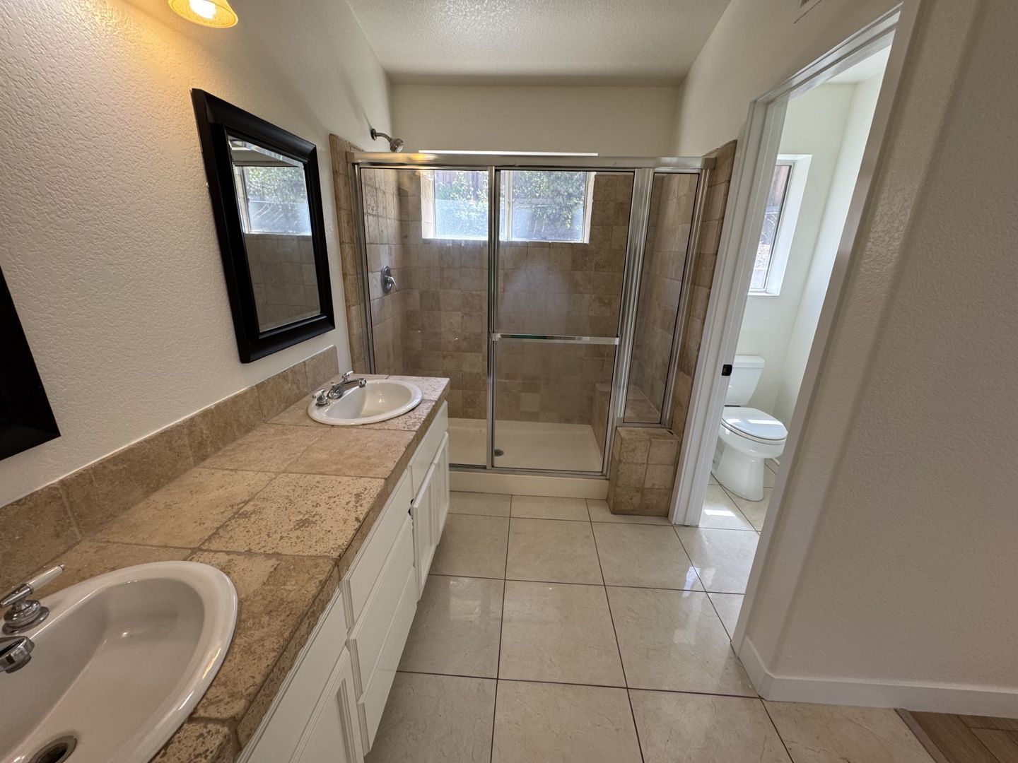 3 bed 2 bath Single story house in South Corona for lease property image