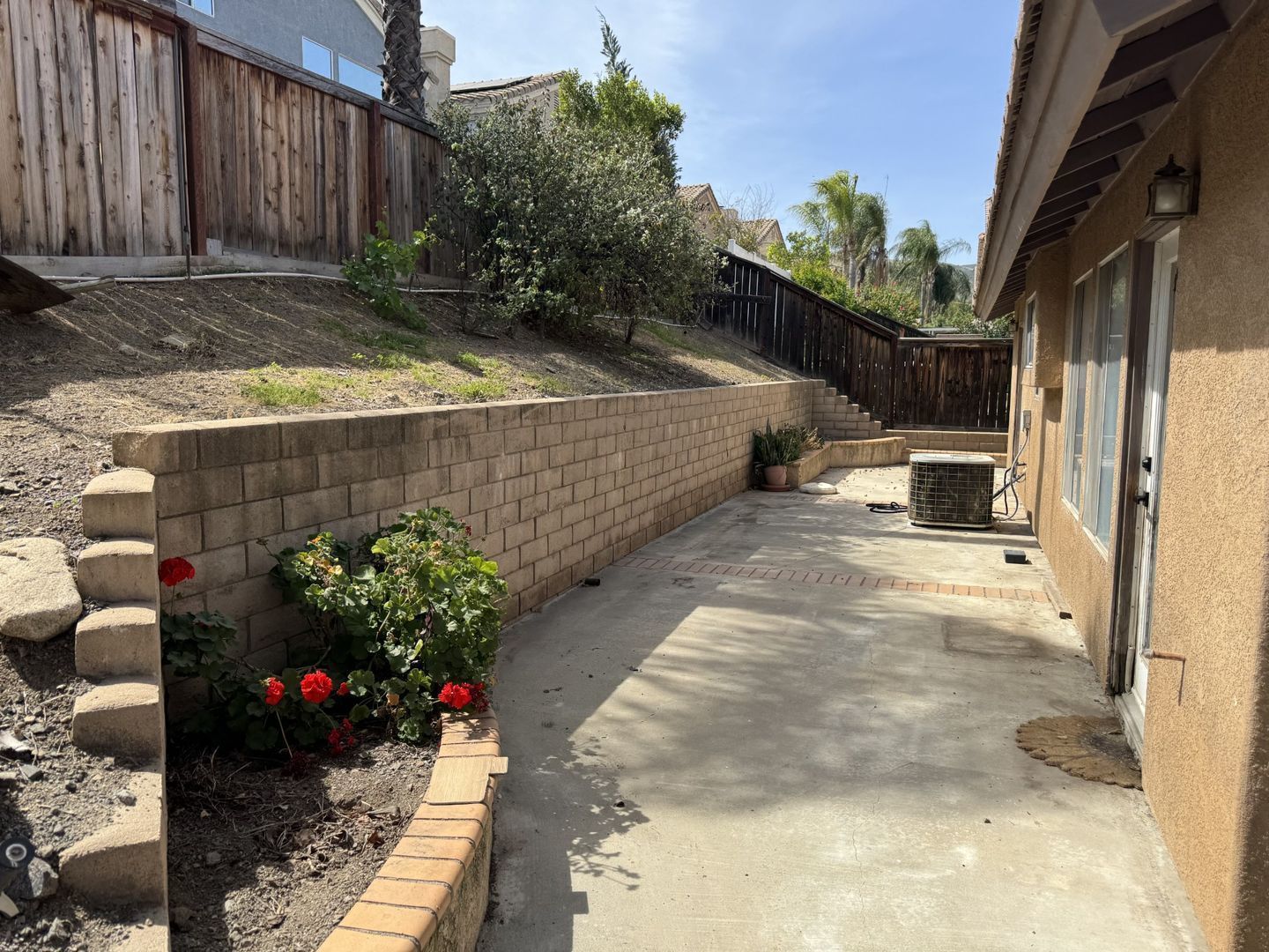 3 bed 2 bath Single story house in South Corona for lease property image