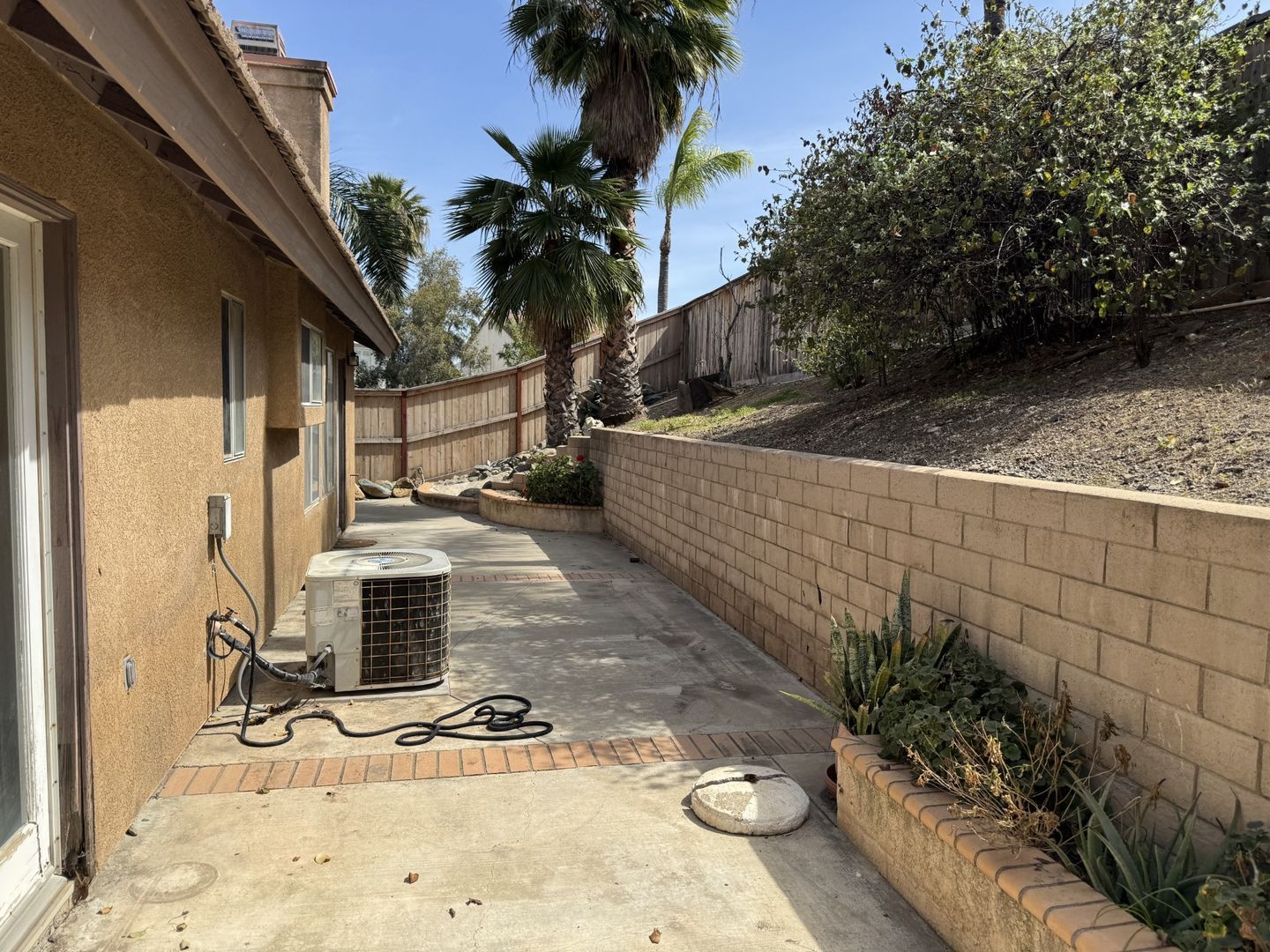 3 bed 2 bath Single story house in South Corona for lease property image