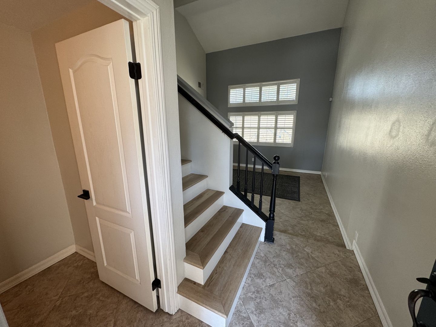 Beautiful 3 bed 2.5 bath Corona home in gated community for lease property image