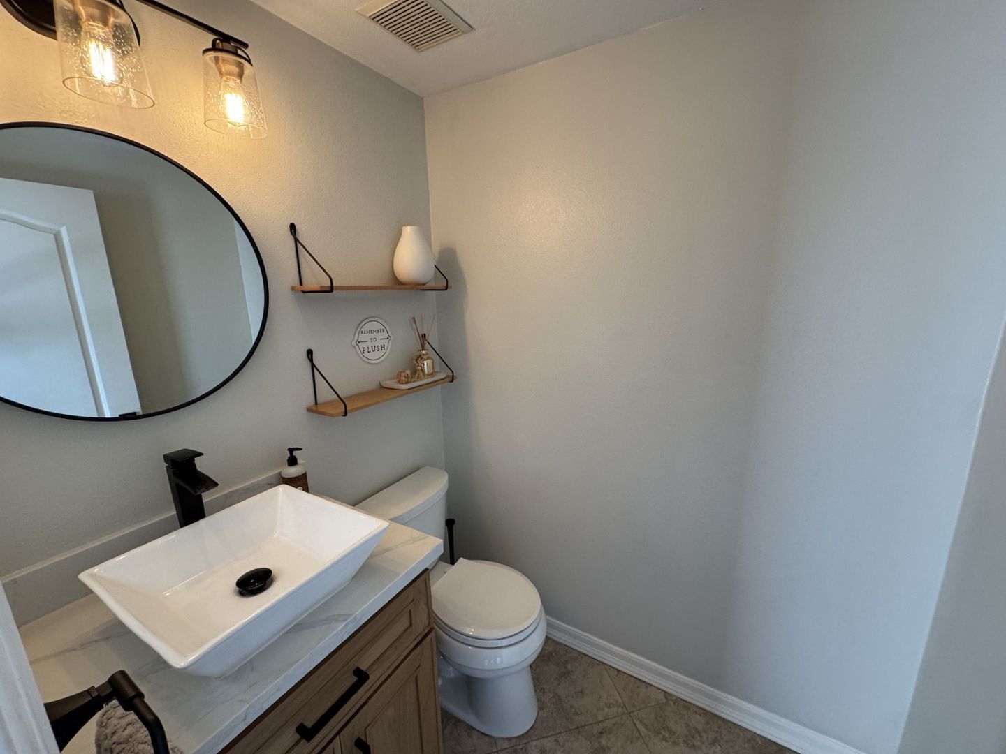 Beautiful 3 bed 2.5 bath Corona home in gated community for lease property image