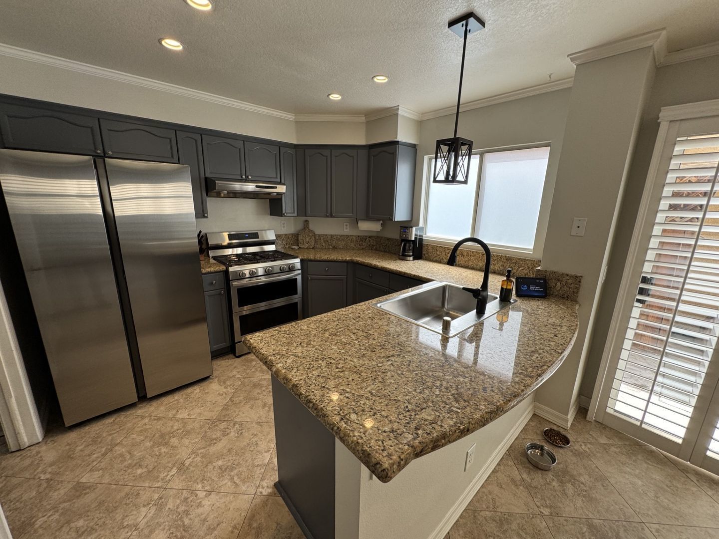 Beautiful 3 bed 2.5 bath Corona home in gated community for lease property image