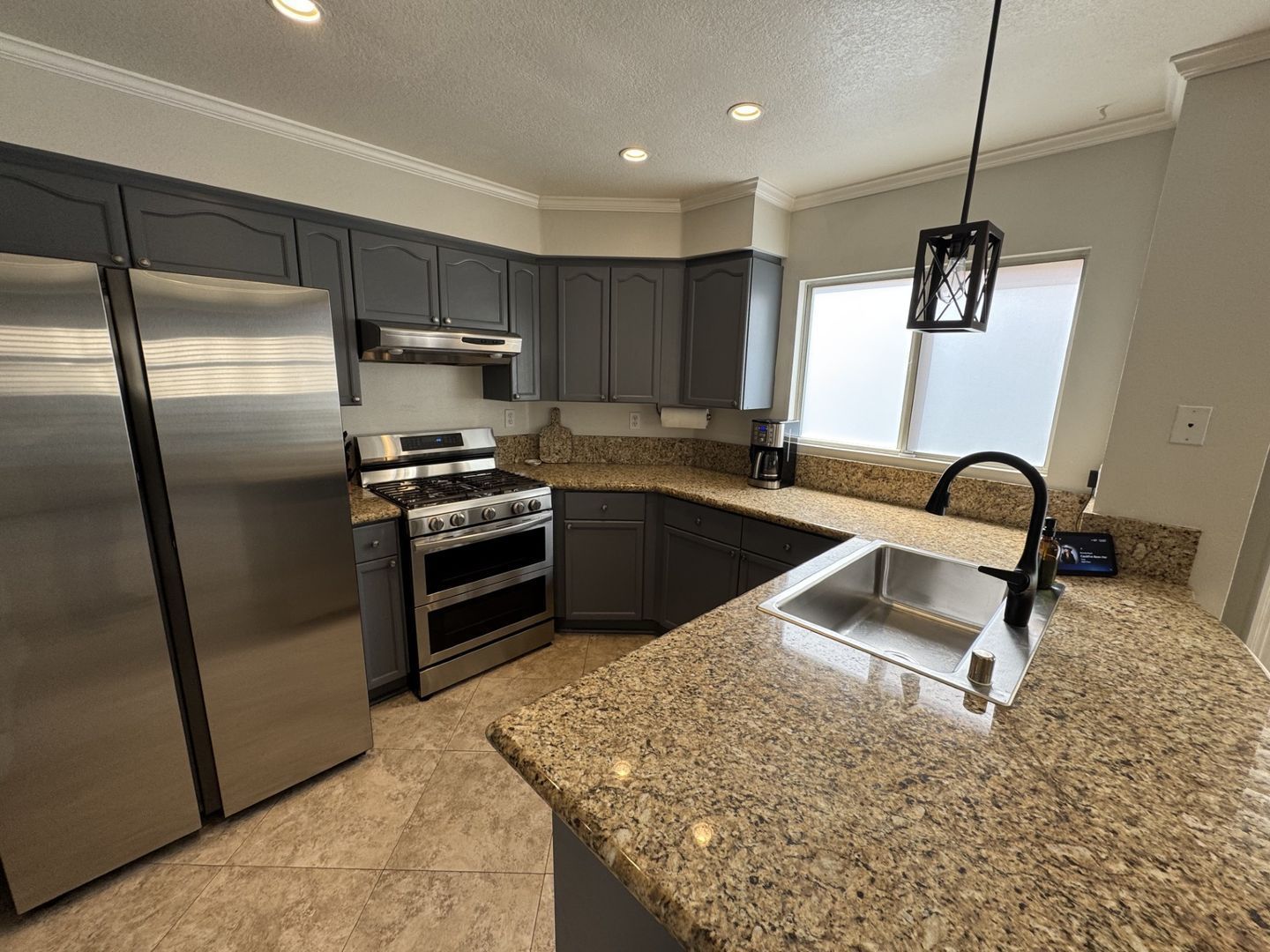 Beautiful 3 bed 2.5 bath Corona home in gated community for lease property image