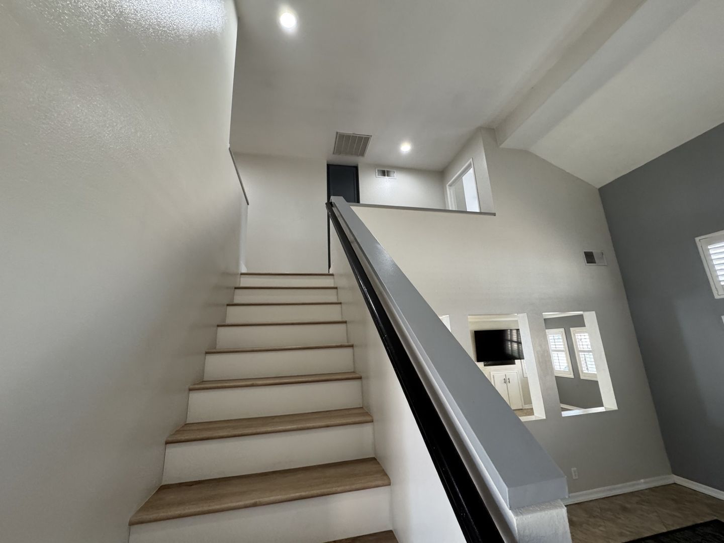 Beautiful 3 bed 2.5 bath Corona home in gated community for lease property image