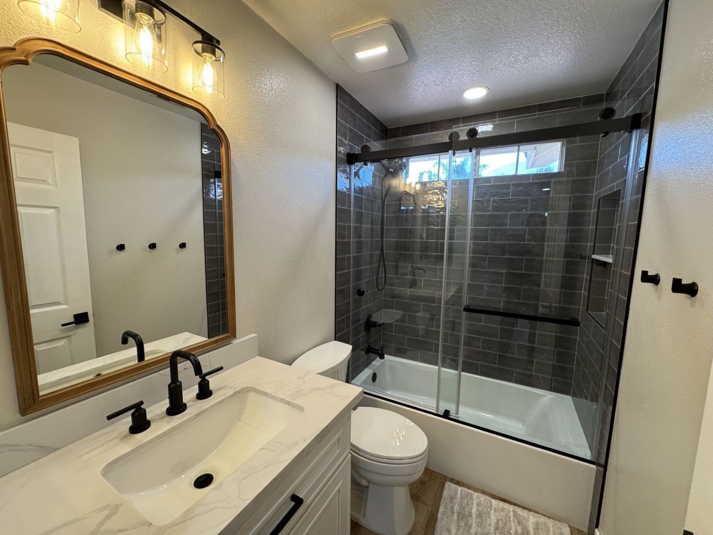 Beautiful 3 bed 2.5 bath Corona home in gated community for lease property image