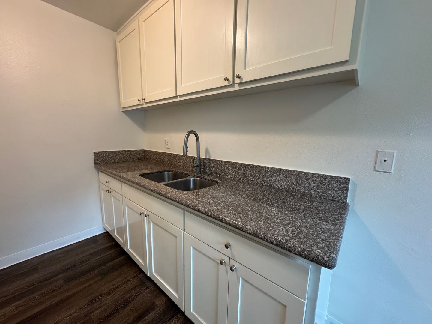 2 Bedroom apartment in North Long Beach property image