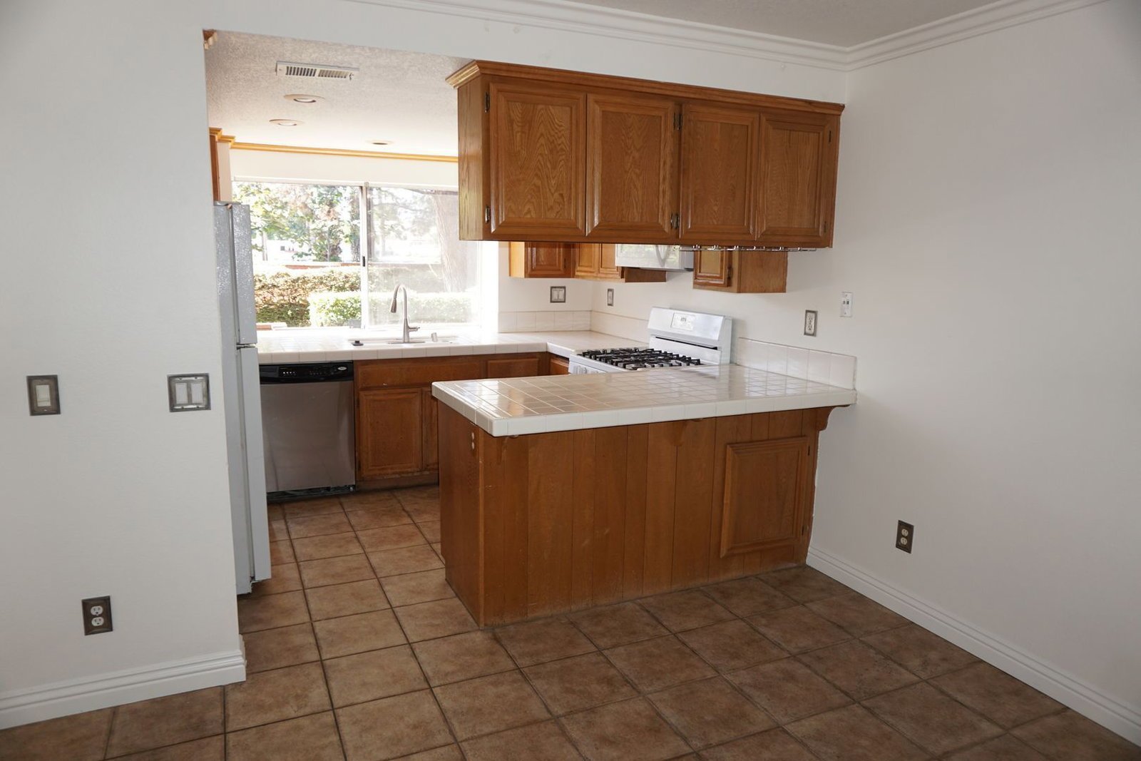 3 bed 2.5 bath Corona home with 2 car garage for Lease property image