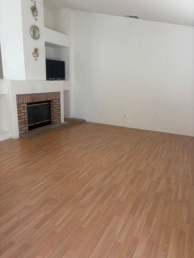 4-BedroomSpacious Home property image