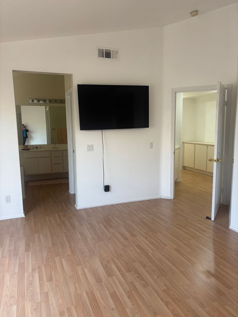 4-BedroomSpacious Home property image
