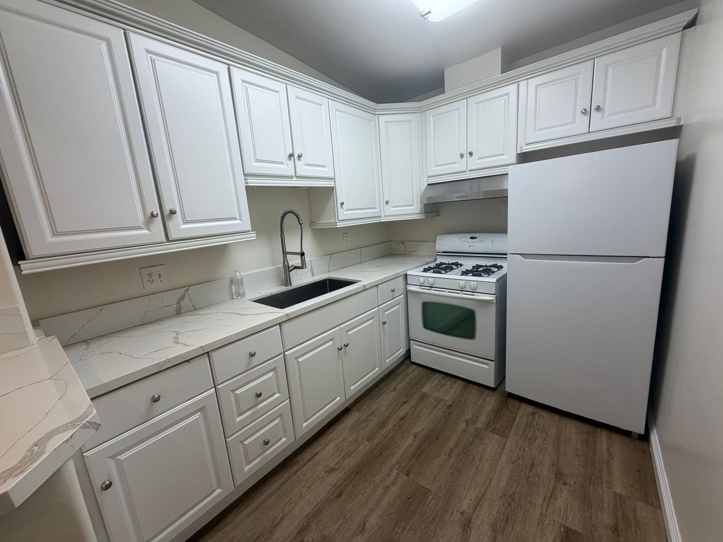 Upgraded upstairs 1 bed / 1 bath with Detached garage! property image