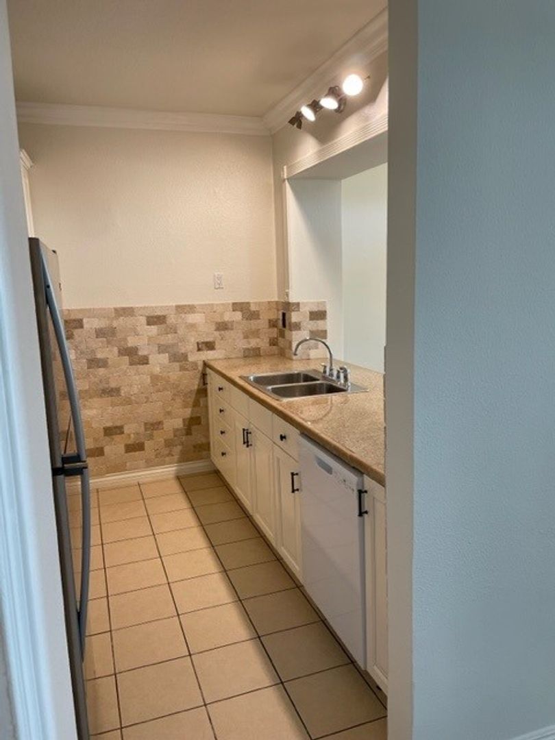 One bedroom condo available in the Windrift Community of Laguna Niguel property image