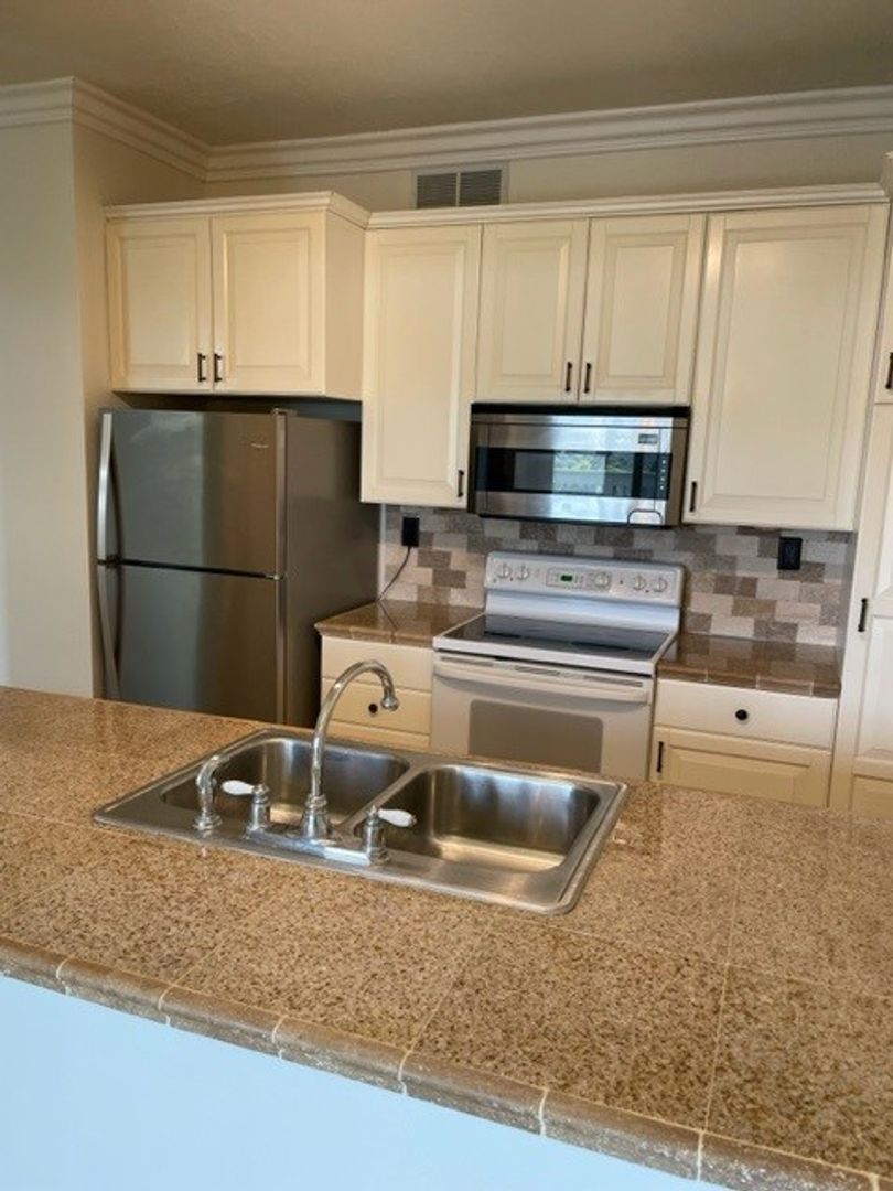 One bedroom condo available in the Windrift Community of Laguna Niguel property image