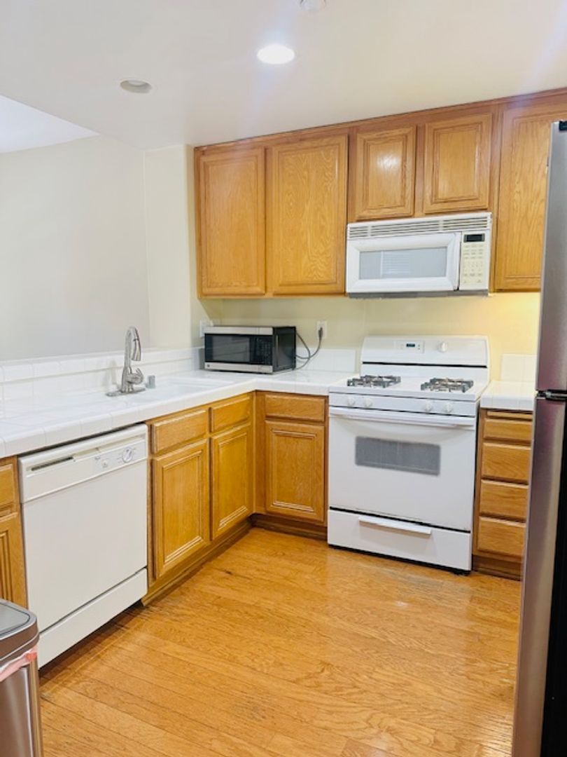 2 Beds 1 Bath Property in Irvine property image