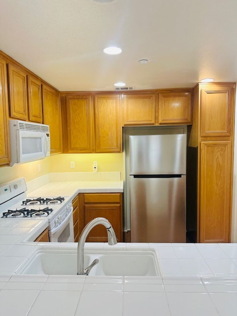 2 Beds 1 Bath Property in Irvine property image
