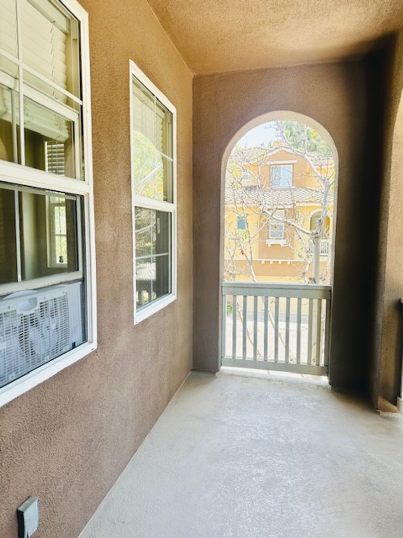 2 Beds 1 Bath Property in Irvine property image