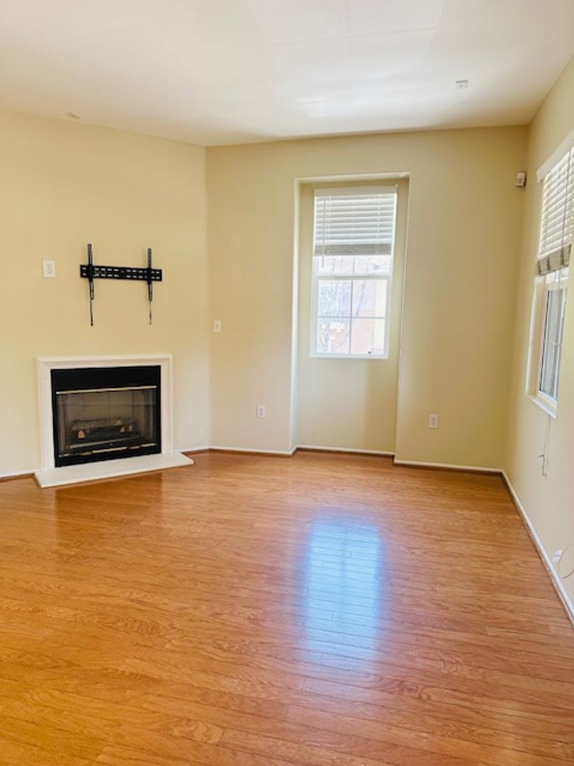 2 Beds 1 Bath Property in Irvine property image