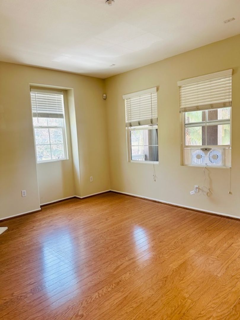 2 Beds 1 Bath Property in Irvine property image