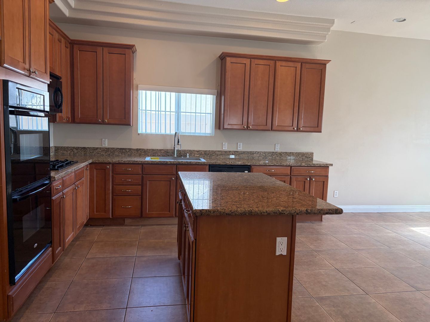 Large Single Story Cul de Sac Home AVAILABLE! property image