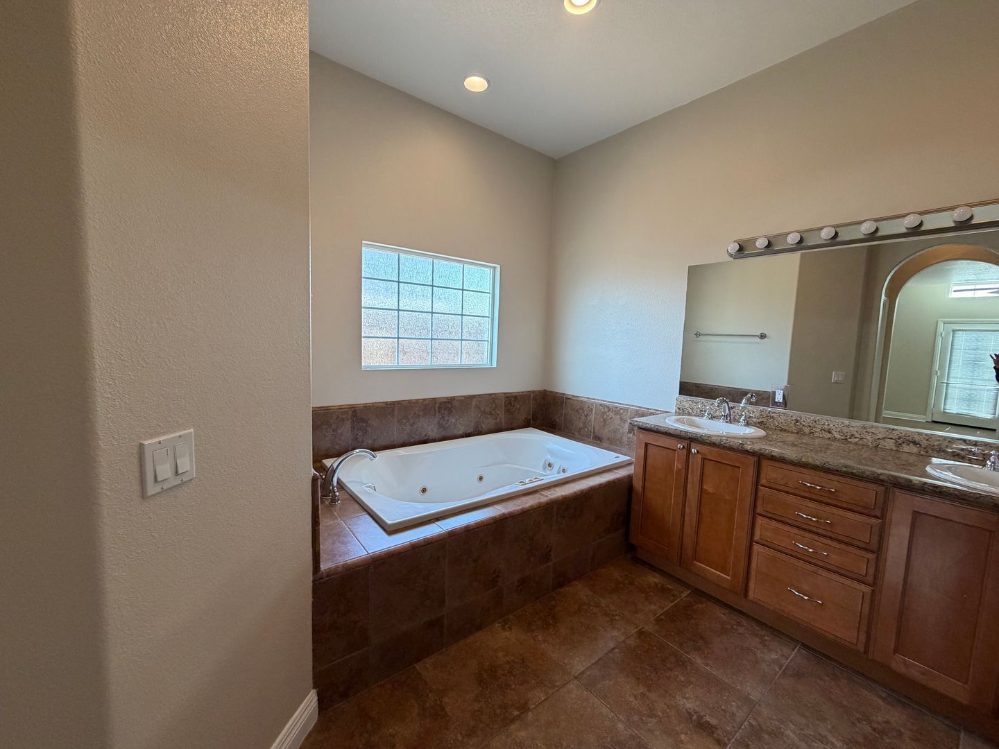 Large Single Story Cul de Sac Home AVAILABLE! property image