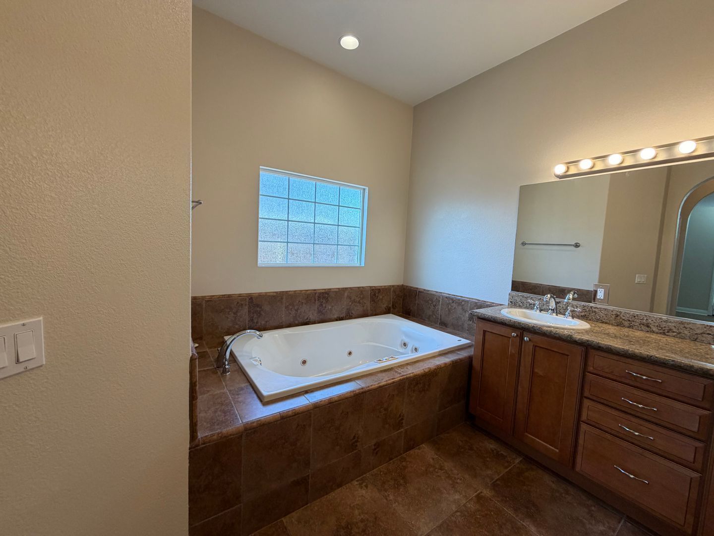Large Single Story Cul de Sac Home AVAILABLE! property image
