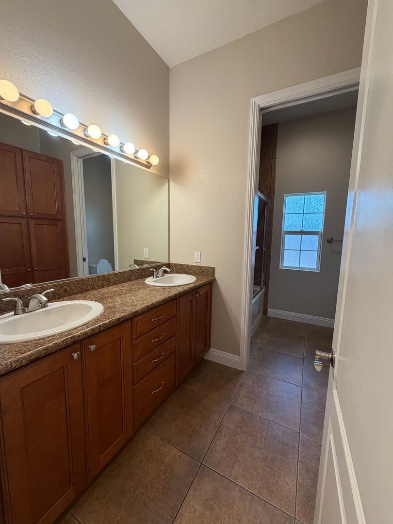 Large Single Story Cul de Sac Home AVAILABLE! property image
