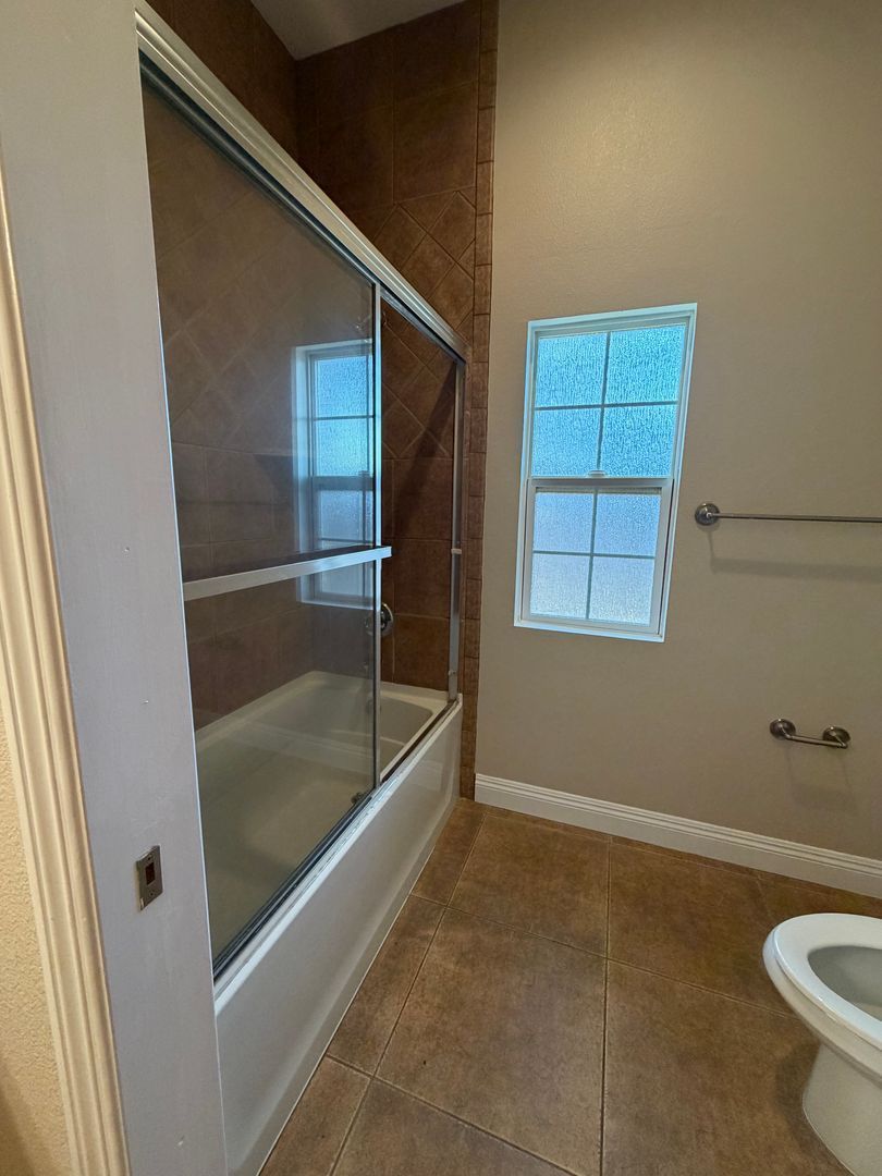 Large Single Story Cul de Sac Home AVAILABLE! property image