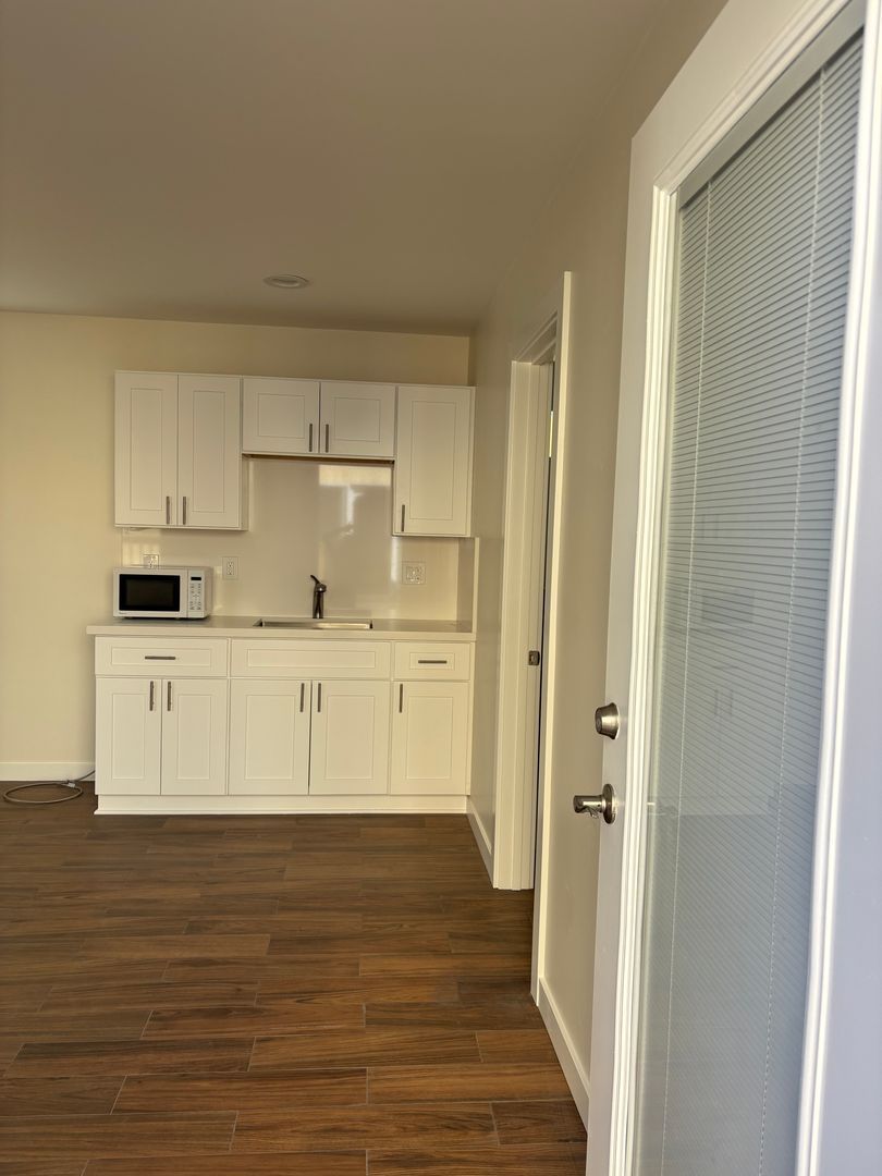Upgraded STUDIO Near Oceanside Beach Available!!! property image