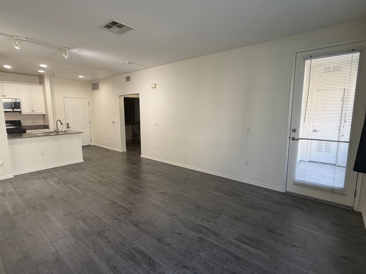 2 bed 2 bath Condo - great location property image