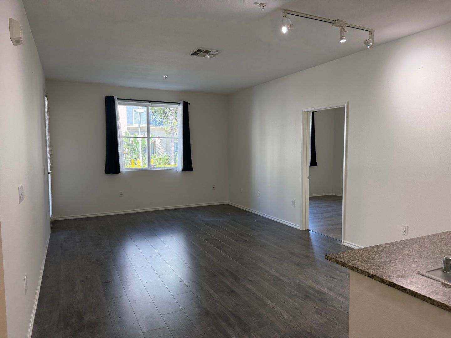 2 bed 2 bath Condo - great location property image