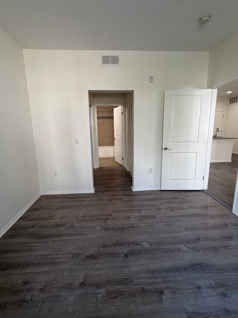 2 bed 2 bath Condo - great location property image