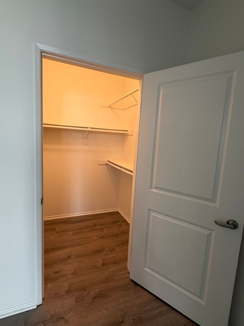 2 bed 2 bath Condo - great location property image