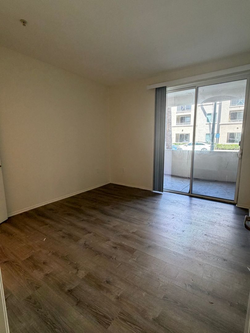 2 bed 2 bath Condo - great location property image