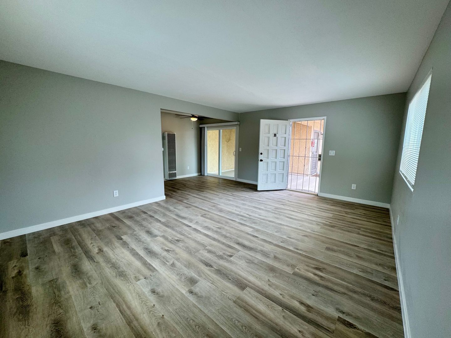 2bd / 1 ba available today in Huntington Beach! property image