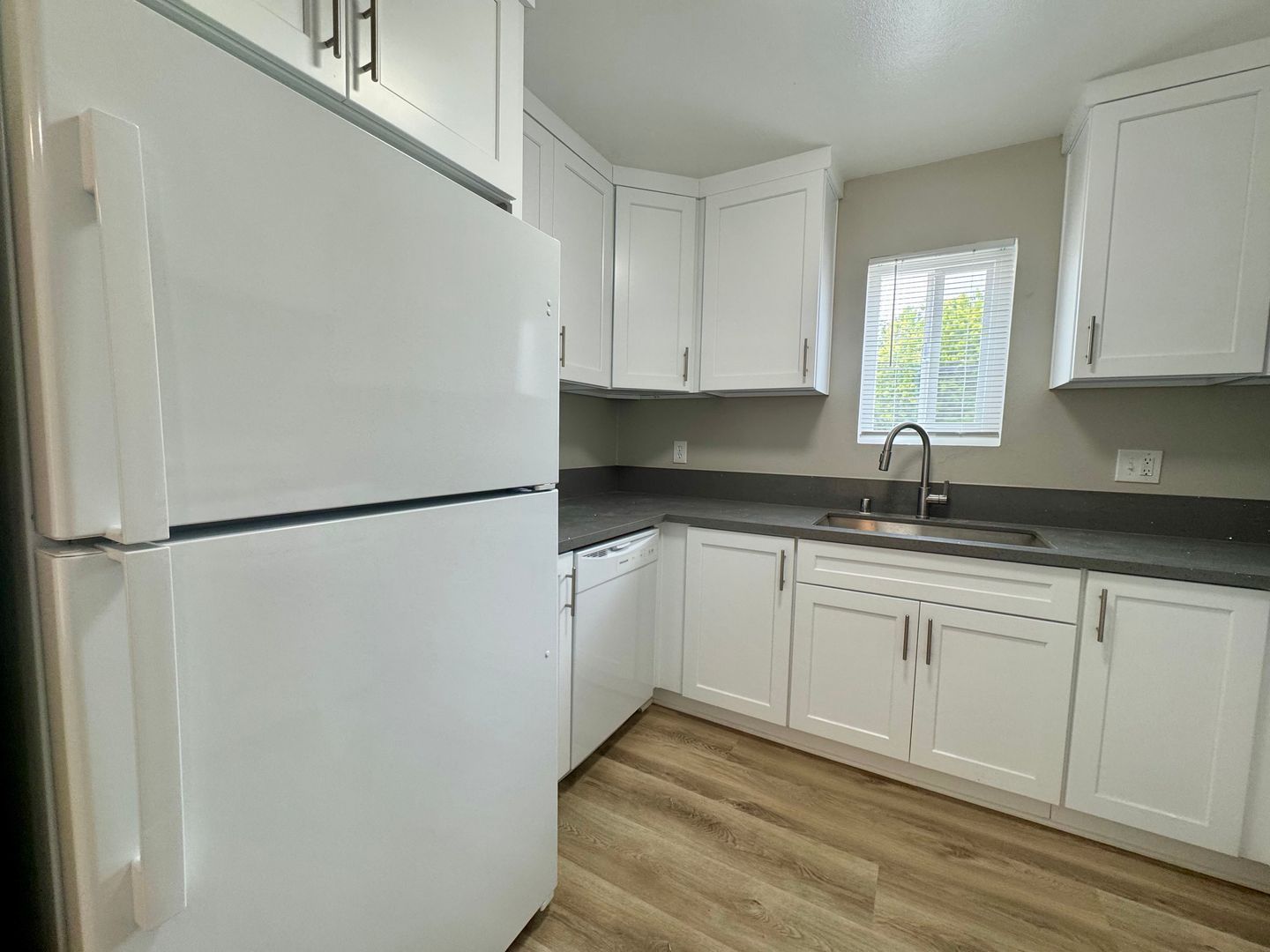 2bd / 1 ba available today in Huntington Beach! property image