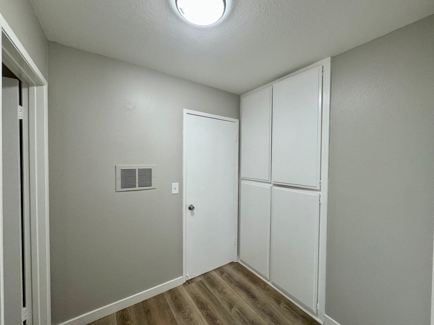 2bd / 1 ba available today in Huntington Beach! property image