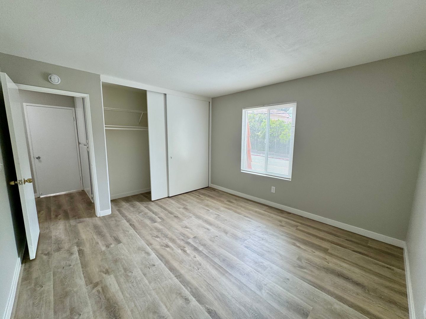 2bd / 1 ba available today in Huntington Beach! property image