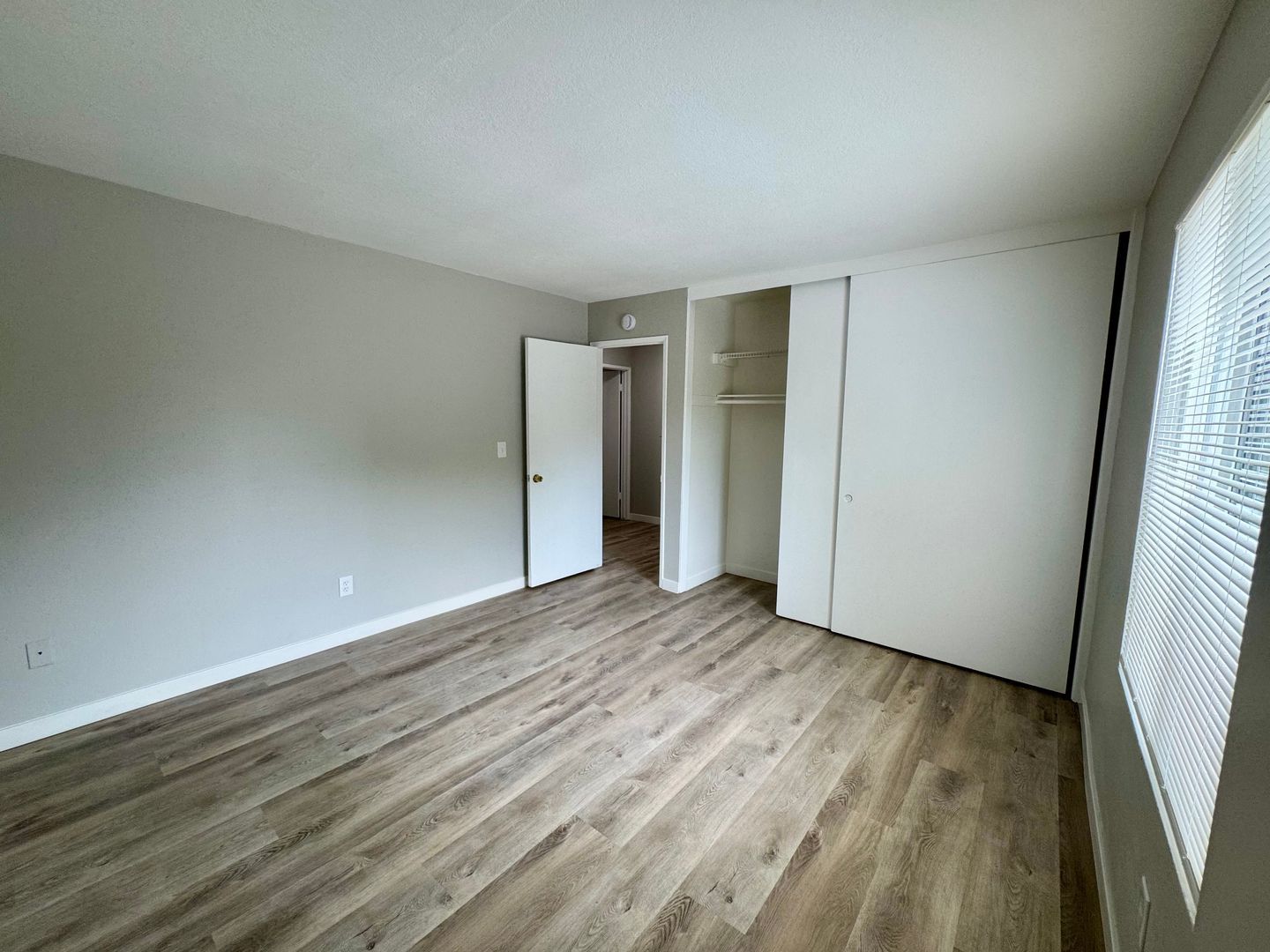 2bd / 1 ba available today in Huntington Beach! property image
