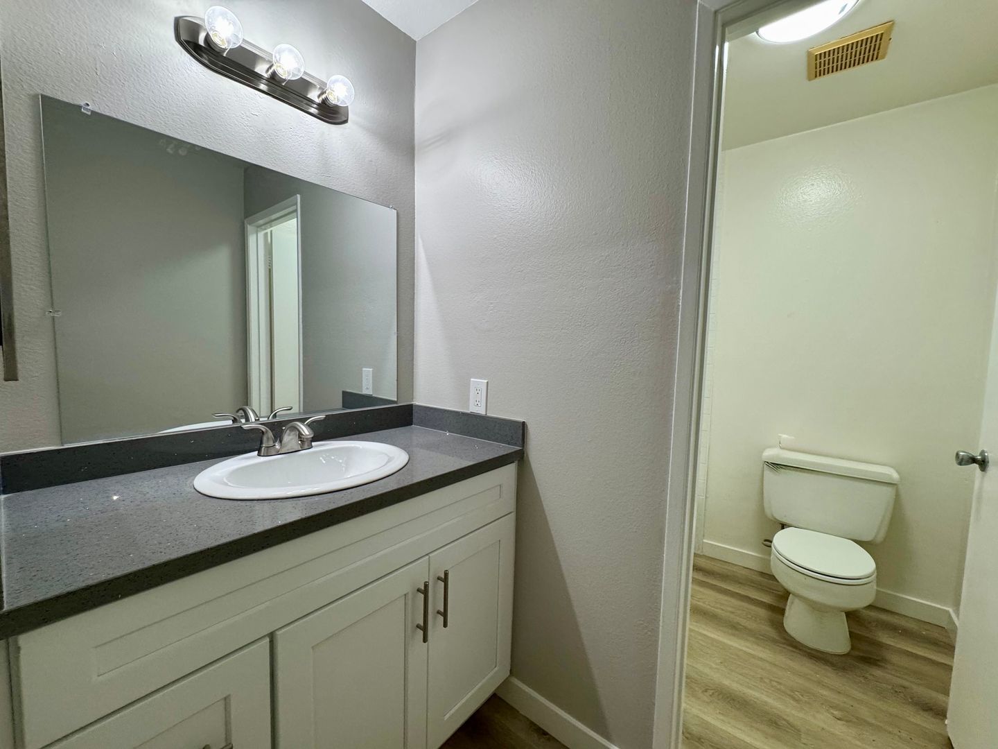 2bd / 1 ba available today in Huntington Beach! property image