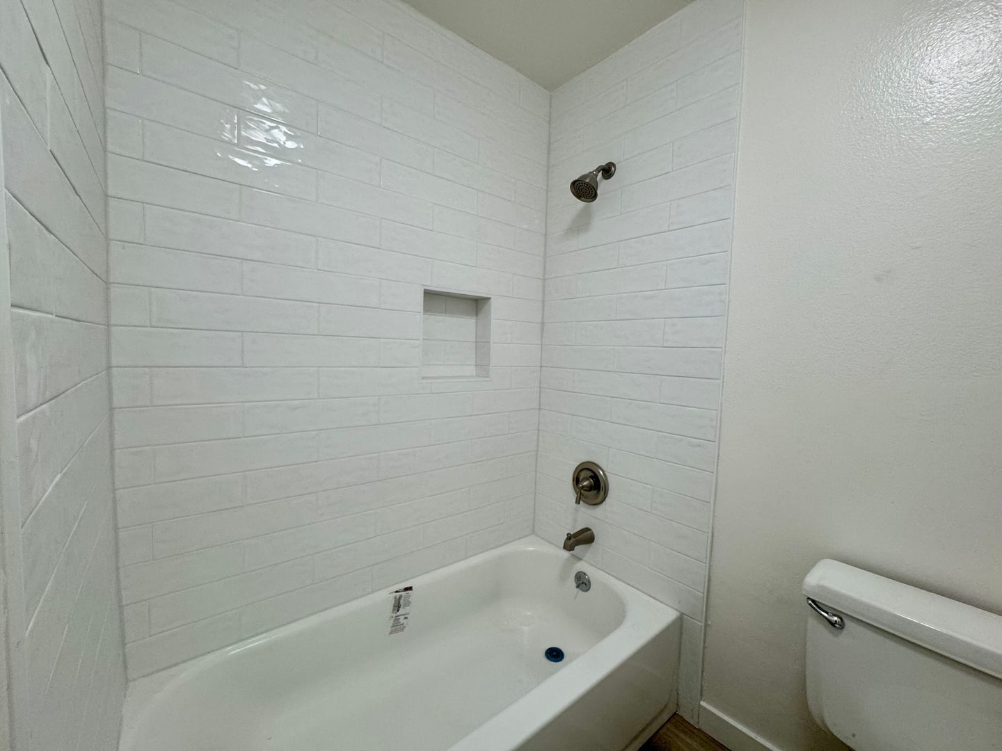 2bd / 1 ba available today in Huntington Beach! property image